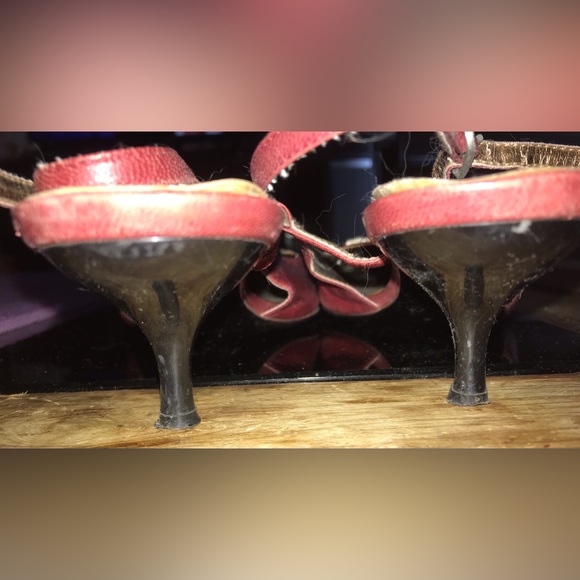 FIRST CLASS Red kitten heels - Picture 3 of 4